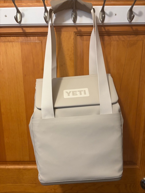 Yeti Handbags - Yeti Day Tripper 14 L cooler Bag in Taupe perfect for summer on the go!!